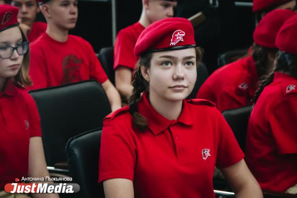 Прыгнуть с парашютом или заправить детям кровати в садике: юные уральцы осуществят мечты благодаря патриотическим программам - Фото 10