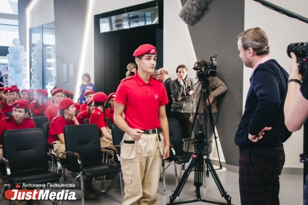 Прыгнуть с парашютом или заправить детям кровати в садике: юные уральцы осуществят мечты благодаря патриотическим программам - Фото 11