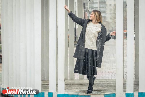 Ольга Михайлова, тренер по fly йоге: «В такую погоду балуйте себя вкусным горячим чаем». В Екатеринбурге -7 ФОТО, ВИДЕО - Фото 6