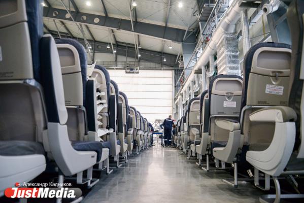  «При взлете и посадке колеса разогреваются до 600 градусов». JustMedia.ru побывал в ангаре для техобслуживания самолетов - Фото 25