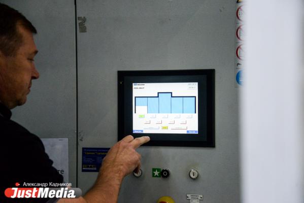  «При взлете и посадке колеса разогреваются до 600 градусов». JustMedia.ru побывал в ангаре для техобслуживания самолетов - Фото 38