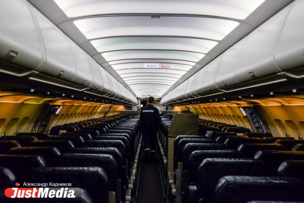  «При взлете и посадке колеса разогреваются до 600 градусов». JustMedia.ru побывал в ангаре для техобслуживания самолетов - Фото 46