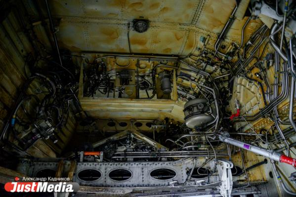  «При взлете и посадке колеса разогреваются до 600 градусов». JustMedia.ru побывал в ангаре для техобслуживания самолетов - Фото 61