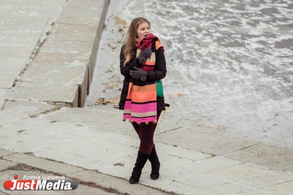 Анастасия Родионова, дизайнер: «В такую погоду можно надеть теплые бабушкины носочки и согреваться крепким чаем». В Екатеринбурге -3 ФОТО, ВИДЕО - Фото 3