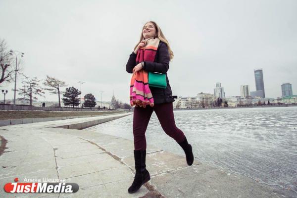 Анастасия Родионова, дизайнер: «В такую погоду можно надеть теплые бабушкины носочки и согреваться крепким чаем». В Екатеринбурге -3 ФОТО, ВИДЕО - Фото 4