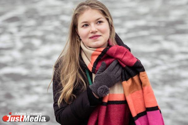 Анастасия Родионова, дизайнер: «В такую погоду можно надеть теплые бабушкины носочки и согреваться крепким чаем». В Екатеринбурге -3 ФОТО, ВИДЕО - Фото 7