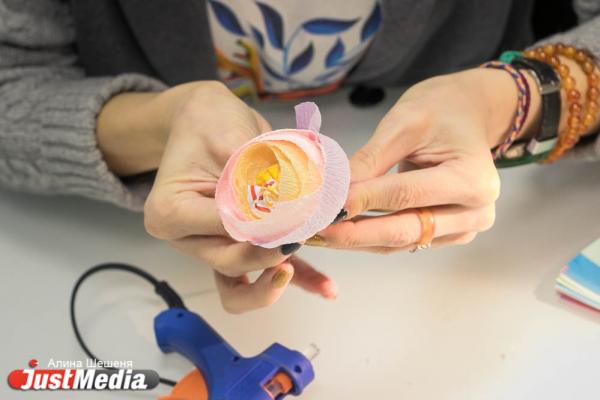 «Стихи нужно писать без ошибок, ведь они мгновенно разлетятся по мессенджерам и соцсетям». Идеальные лайфхаки ко Дню матери - Фото 15