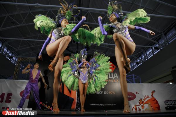 В ТРЦ «Карнавал» во время «черной пятницы» разыграли 65 денежных сертификатов - Фото 6