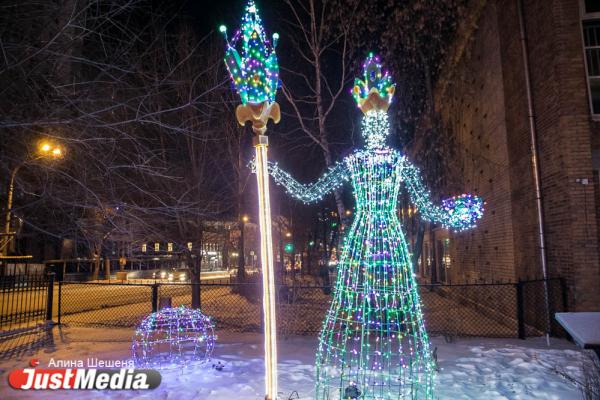 Новогодний Екатеринбург в 20 фотографиях - Фото 11