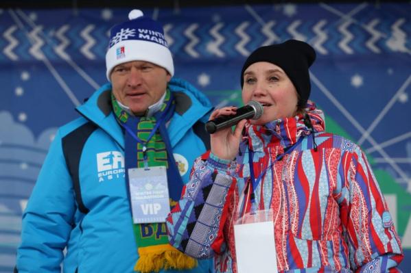 «Скучновато просто бегать в парке». Викинги, кенгуру, Деды морозы и мужчины с голыми торсами «оккупировали» центр Екатеринбурга - Фото 5