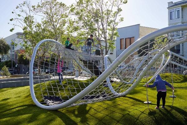 В Екатеринбурге на Толмачева появятся красно-золотой навес, парклеты и уличная мебель - Фото 5