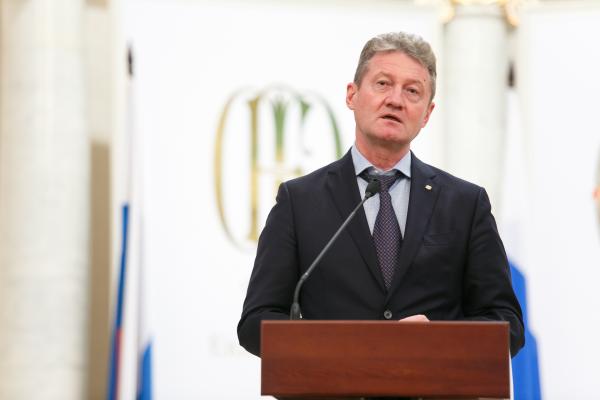 Воздушная фея, ремонтник-благотворитель и многодетная мама: Куйвашев вручил награды героям, чьи подвиги изменили судьбы уральцев - Фото 2