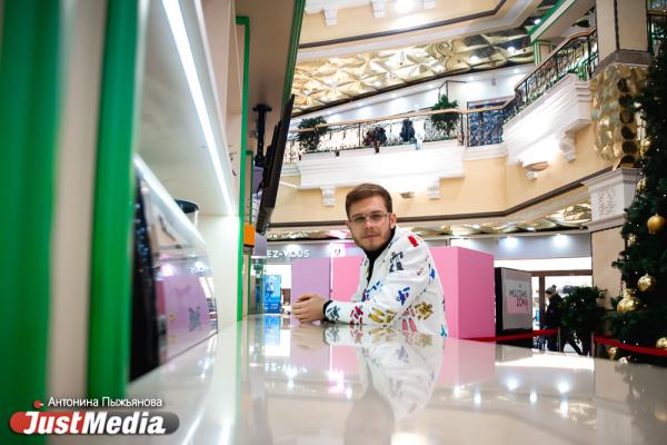 «Когда мы видим у женщины длинные волосы, значит, в стране кризис». Анатоль Вовк – о фальшивках, влиянии политики на тренды и одежде будущего - Фото 4