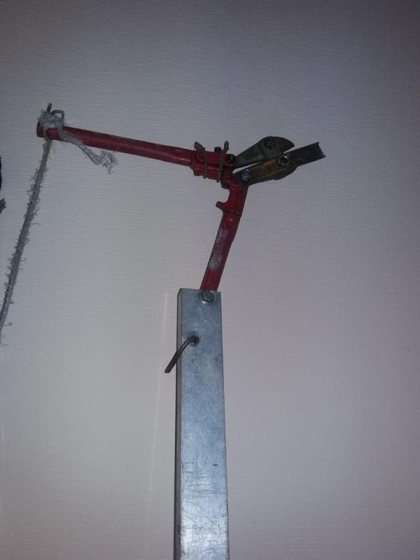 Поймали с поличным. В Свердловской области полицейские задержали двух местных жителей, срезавших 20 километров проводов - Фото 2