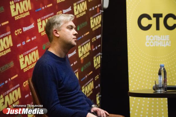 «15 лет я не праздновал Новый год дома». Сергей Светлаков – о том, каково быть комиком, ходить в пуховике летом и радоваться простым банальностям - Фото 3