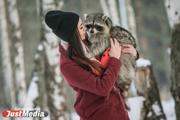 Дарья Вепрева и енот Ракета: «Желаем вам теплых деньков». В Екатеринбурге -11 - Фото 10