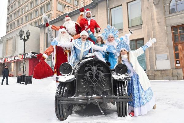 «Один раз даже банан дали». Рассказываем, как врачи, проводники и Дед Мороз встречают Новый год  - Фото 8