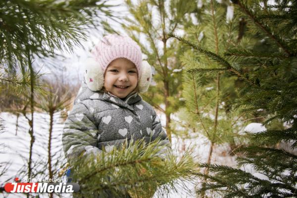 Влада Фурса, 4 года: «Елка к детям торопилась и на праздник нарядилась». Новый год в Екатеринбурге будет теплым и ясным - Фото 3