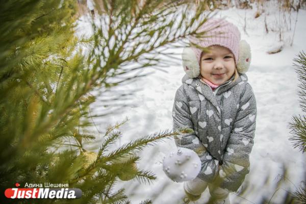 Влада Фурса, 4 года: «Елка к детям торопилась и на праздник нарядилась». Новый год в Екатеринбурге будет теплым и ясным - Фото 6