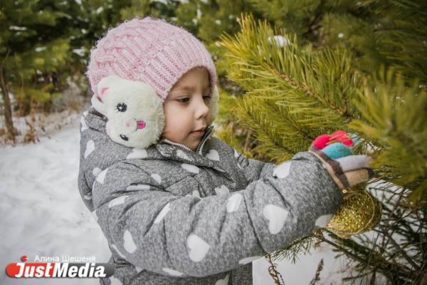 Влада Фурса, 4 года: «Елка к детям торопилась и на праздник нарядилась». Новый год в Екатеринбурге будет теплым и ясным - Фото 7