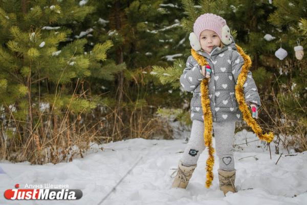 Влада Фурса, 4 года: «Елка к детям торопилась и на праздник нарядилась». Новый год в Екатеринбурге будет теплым и ясным - Фото 8