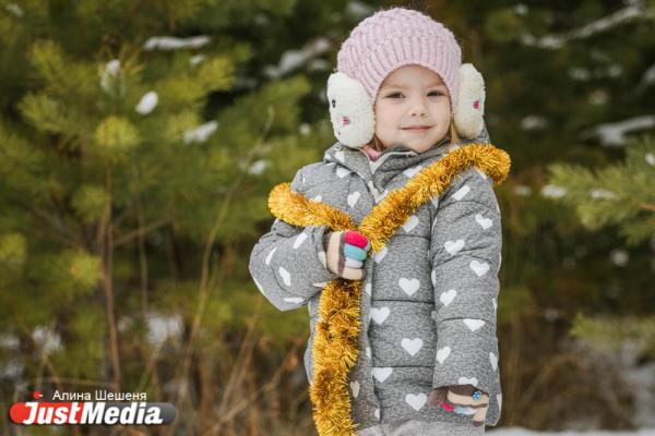 Влада Фурса, 4 года: «Елка к детям торопилась и на праздник нарядилась». Новый год в Екатеринбурге будет теплым и ясным - Фото 9