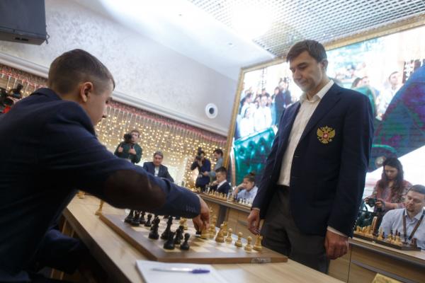 Евгений Куйвашев исполнил все мечты свердловчан, размещенные на «Елке желаний» в Кремле - Фото 2