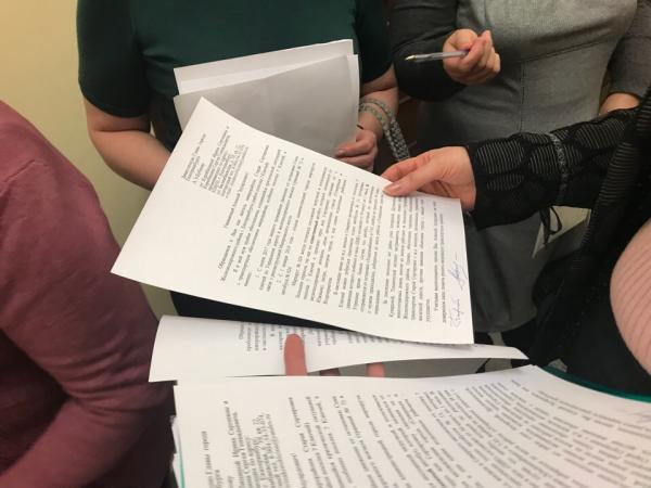 «Почему вы вставляете нам палки в колеса?» Журналистов не пустили на открытую встречу вице-мэра Екатеринбурга с противниками отмены 024 маршрутки. ВИДЕО - Фото 3