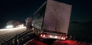 Под Богдановичем «десятка» врезалась в легковушку и залетела под МАЗ. Пострадали 6 человек - Фото 3