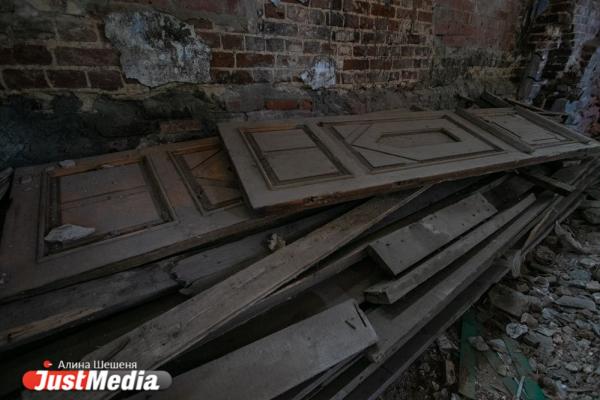 О роскошных приемах времен царской России здесь не напоминает ничего. Показываем и рассказываем о сгоревшей усадьбе Ваганова - Фото 14