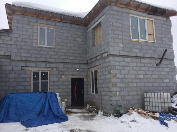 В Свердловской области накрыли подпольный цех и склад, где хранилось 16 тонн паленого алкоголя  - Фото 2
