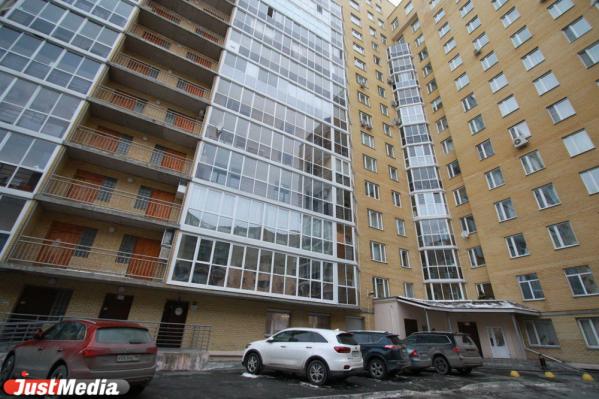 В Екатеринбурге обвалился фасад дома, который жильцы достраивали сами - Фото 6
