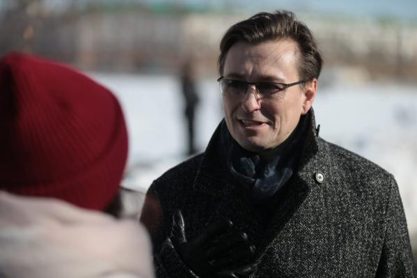 Кинозвезды, бизнесмены, чиновники и депутаты вышли помолиться за храм святой Екатерины вместе с обычными жителями - Фото 2