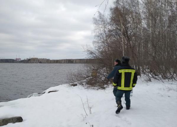 На Белоярском водохранилище 45 спасателей продолжают искать тело утонувшего мужчины - Фото 2