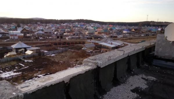 В Североуральске на 16-летнего подростка с крыши пятиэтажки упала железобетонная плита - Фото 3