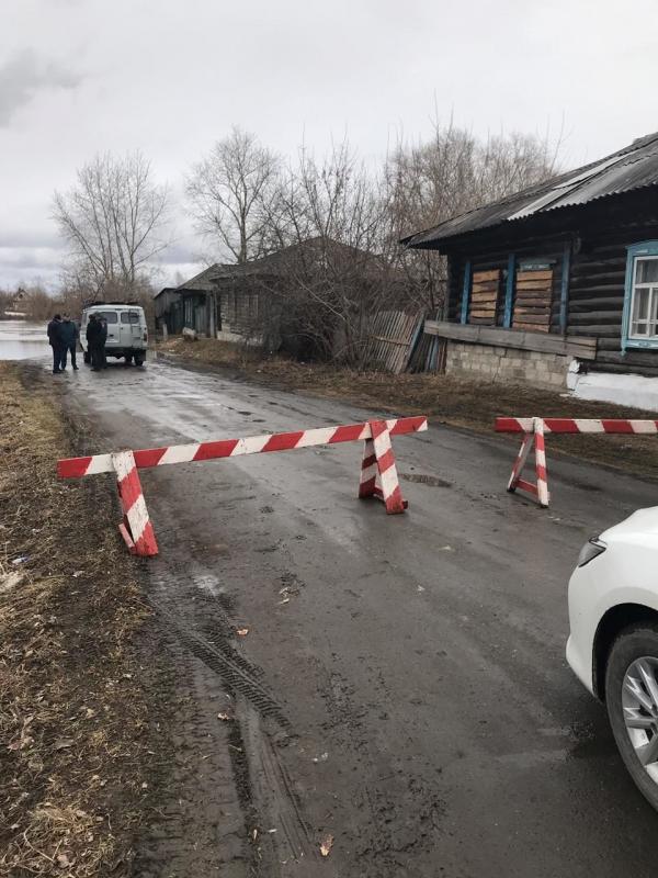 В Ирбите три моста и дороги рядом с ними ушли под воду  - Фото 4