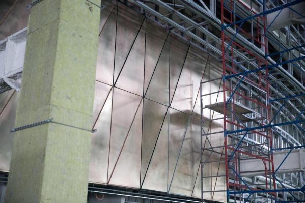 Алексей Орлов оценил уникальную подсветку конгресс-центра МВЦ «Екатеринбург-ЭКСПО» - Фото 2