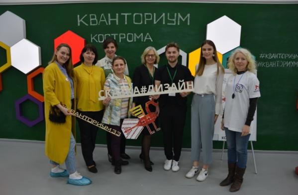 Екатеринбургские учащиеся создали сумку-робомопса Жужу, которая может сама добираться до школы - Фото 3