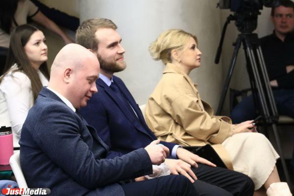 Мусорная реформа не дошла до двора дома директора «Спецавтобазы» - Фото 2