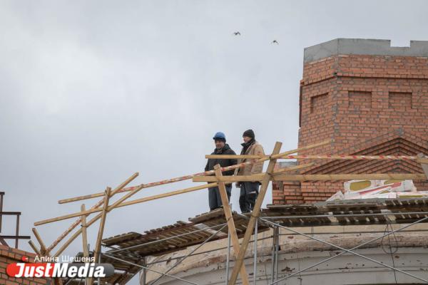 В Екатеринбурге Успенский собор обрел главный купол - Фото 4