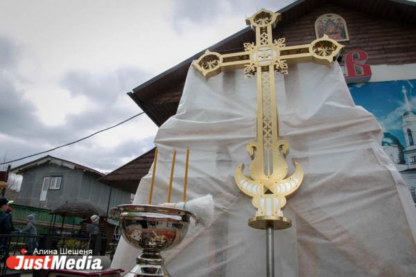 В Екатеринбурге Успенский собор обрел главный купол - Фото 6