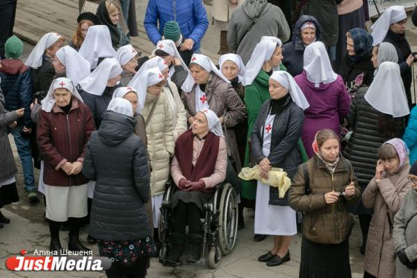 В Екатеринбурге Успенский собор обрел главный купол - Фото 8