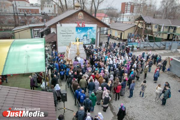 В Екатеринбурге Успенский собор обрел главный купол - Фото 12