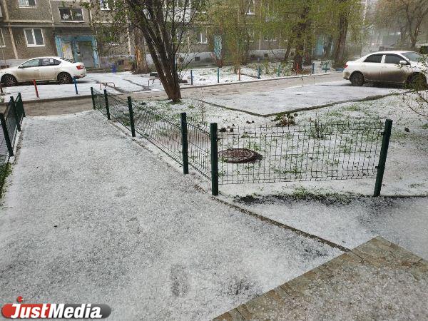 На Екатеринбург обрушился ливень с крупным градом - Фото 5