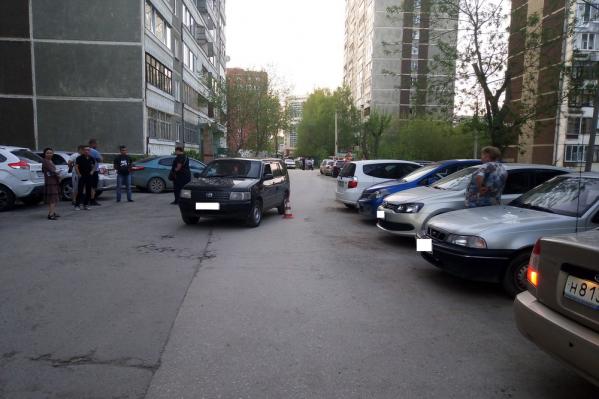 В последний день праздников трое юных екатеринбуржцев оказались под колесами автомобилей - Фото 3