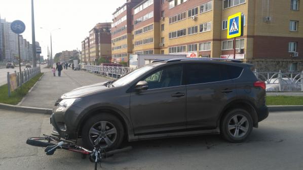 В Екатеринбурге автоледи на Toyota сбила на «зебре» 12-летнего велосипедиста - Фото 2