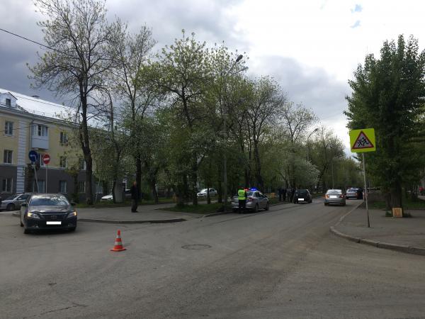 В Екатеринбурге в столкновении иномарок пострадали двое маленьких детей - Фото 3