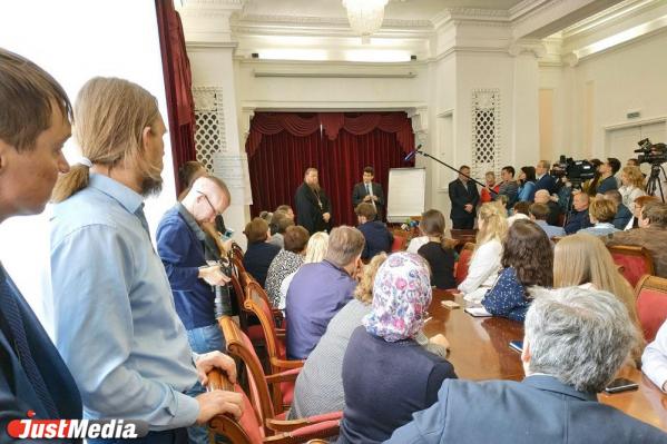 «У людей накипело, и это не имеет никакого отношения к православию». Итоги встречи Высокинского со сторонниками храма святой Екатерины - Фото 3