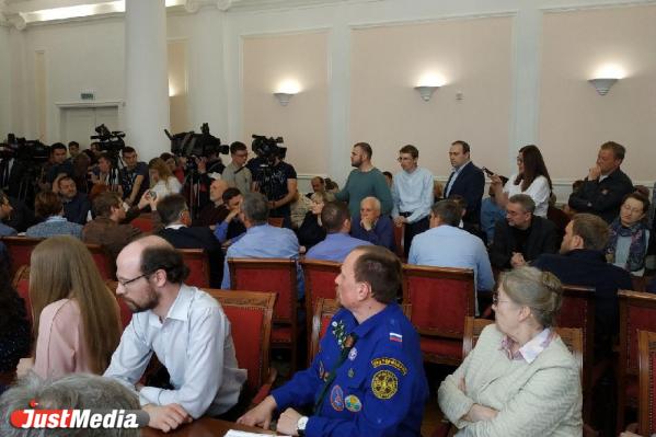 «У людей накипело, и это не имеет никакого отношения к православию». Итоги встречи Высокинского со сторонниками храма святой Екатерины - Фото 5
