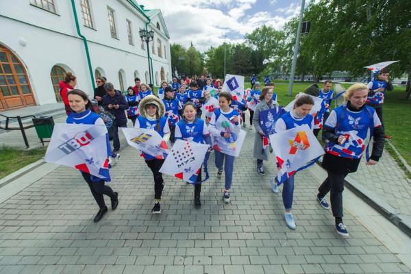 Волонтеры запустили на плотинке цифровых змеев в знак прощания с аналоговым сигналом - Фото 2